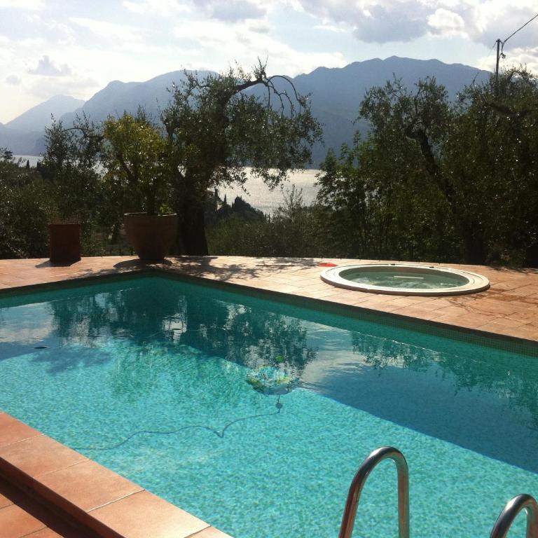 red house conditioned whit pool enchanting lake view - Villa con Piscina Privata - 22