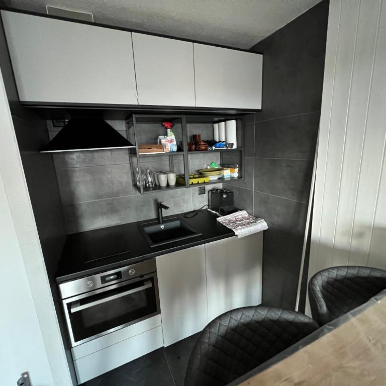 Cosy studio for 4 near ski lift, MELEZES K22 - Studio mit Bergblick - 10