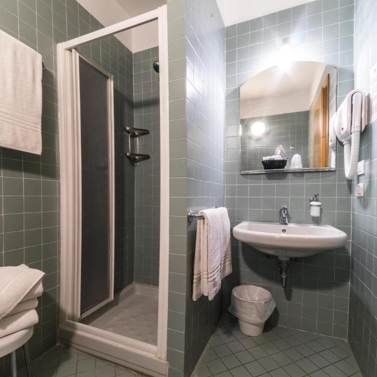 Hotel Bonifacio - Camera Matrimoniale/Doppia con Letti Singoli - 11