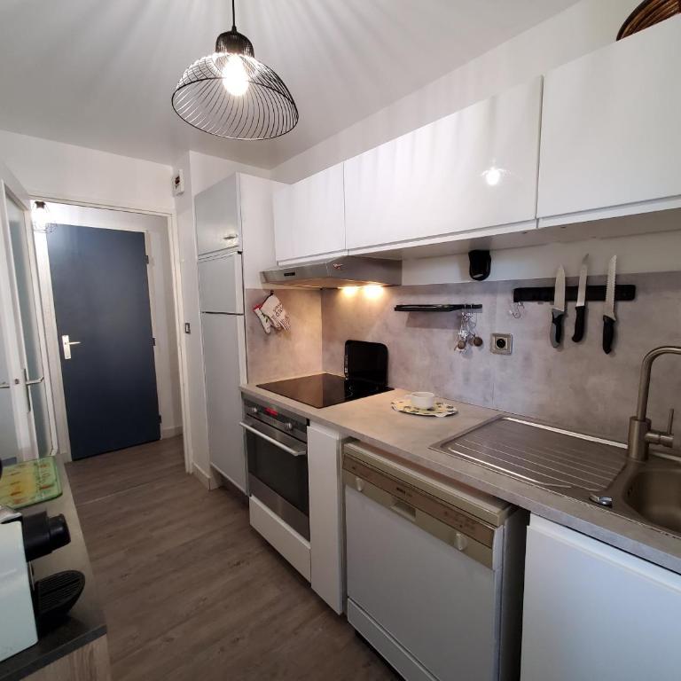 FREJUS PLAGE Miougrano T2 55m2 Climatise Piscine - Apartment with Garden View - 5