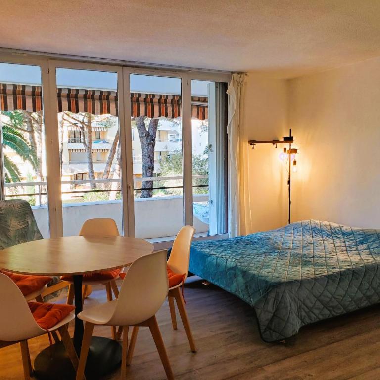 FREJUS PLAGE Miougrano T2 55m2 Climatise Piscine - Apartment with Garden View - 9