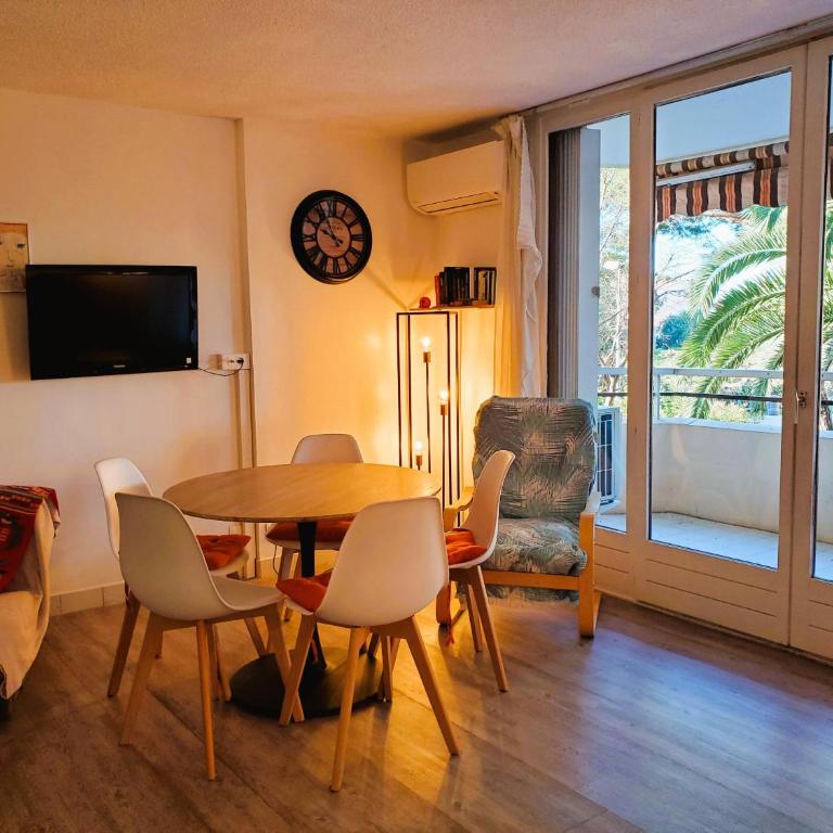 FREJUS PLAGE Miougrano T2 55m2 Climatise Piscine - Apartment with Garden View - 14