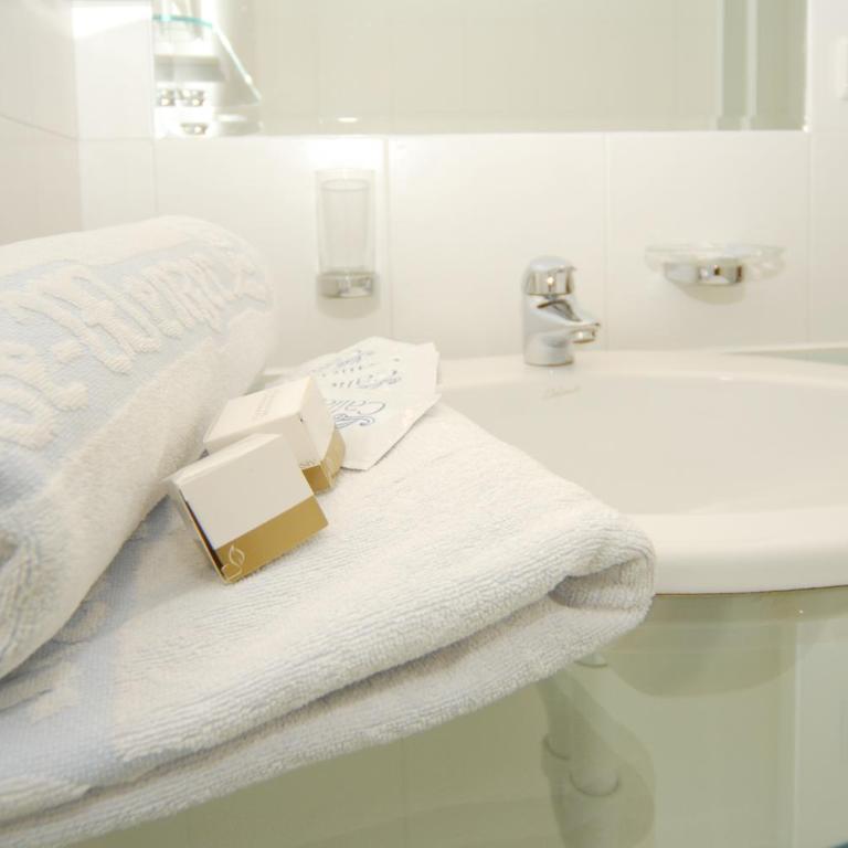 Hotel Rose Wenzer - Camera Matrimoniale con Bagno Privato - 7