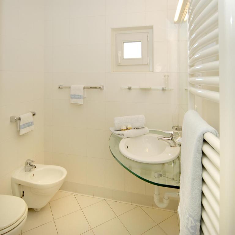 Hotel Rose Wenzer - Camera Matrimoniale con Bagno Privato - 8