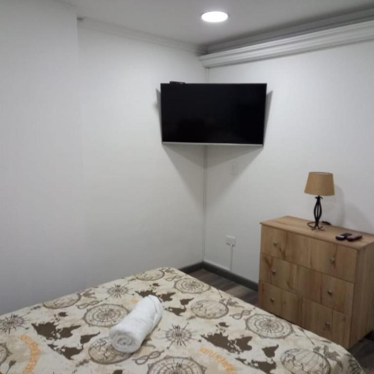 Hermoso apartamento Medellín - Three-Bedroom Apartment - 10