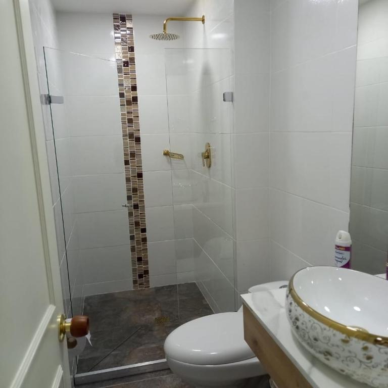 Hermoso apartamento Medellín - Three-Bedroom Apartment - 9