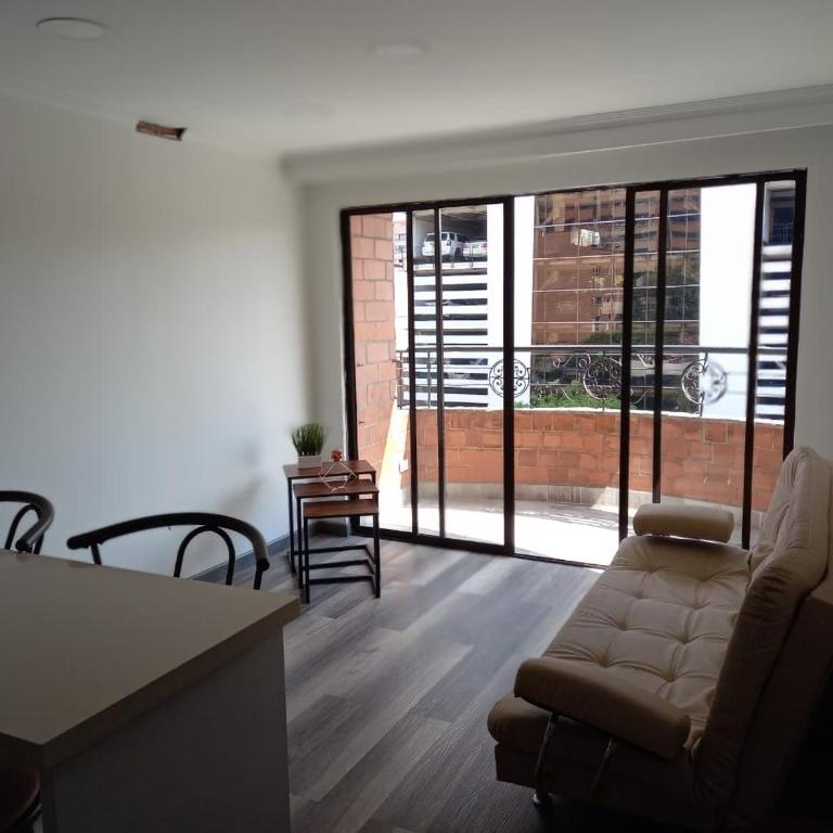 Hermoso apartamento Medellín - Three-Bedroom Apartment - 2