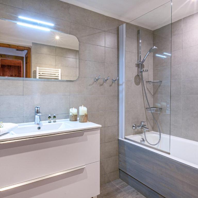 Charmant Appartement Montagnard au Coeur du Vieux Village, aux Pieds des Pistes de Val-d'Isère - FR-1-694-77 - Apartment - 9