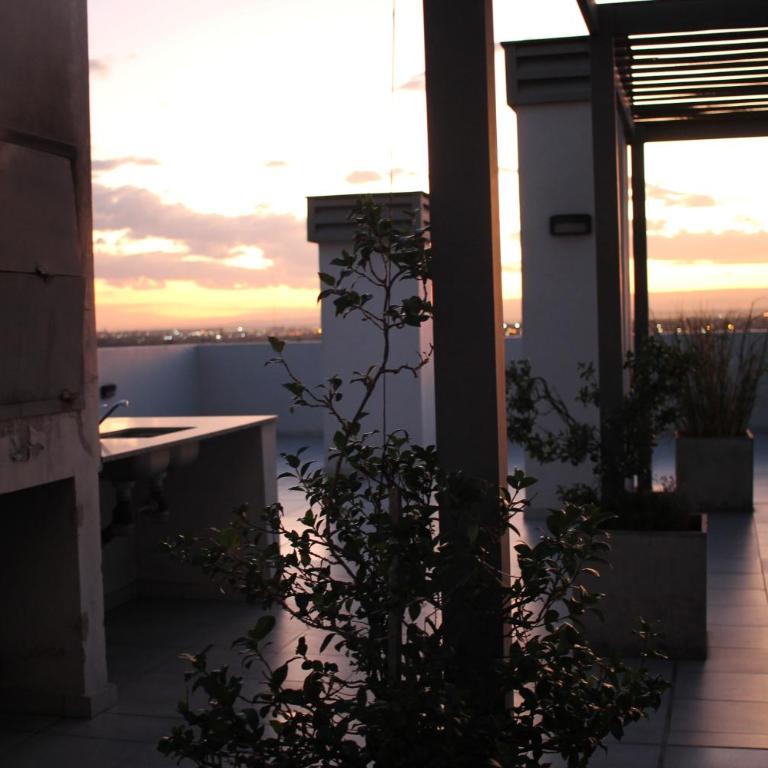 Dpto Panorámico con cochera vista excepcional!! Av Pueyrredón -Excelente Acceso -Seguridad 24 hs Terraza y asadores!! Sin gastos adicionales- - Apartamento de 1 dormitorio - 89