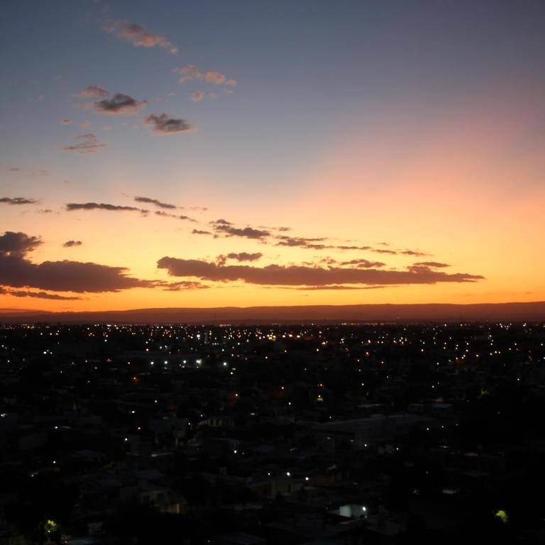 Dpto Panorámico con cochera vista excepcional!! Av Pueyrredón -Excelente Acceso -Seguridad 24 hs Terraza y asadores!! Sin gastos adicionales- - Apartamento de 1 dormitorio - 96