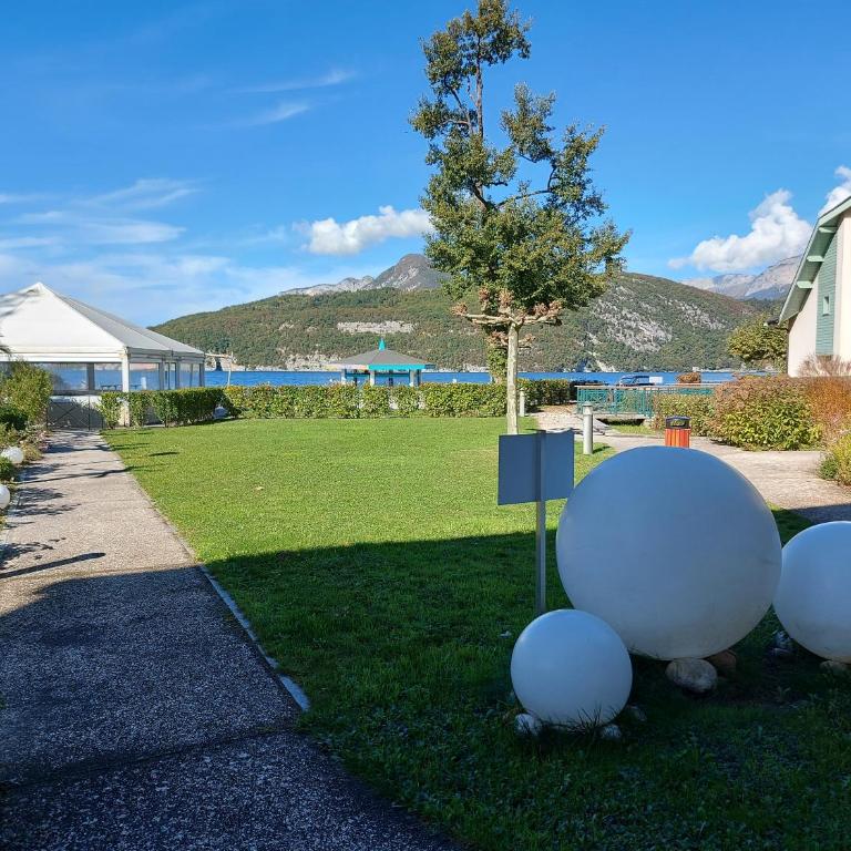 Appartement Cozy en rez de jardin avec Plage et Parking Privés au Bord du Lac d'Annecy - Appartement 1 Chambre - 38