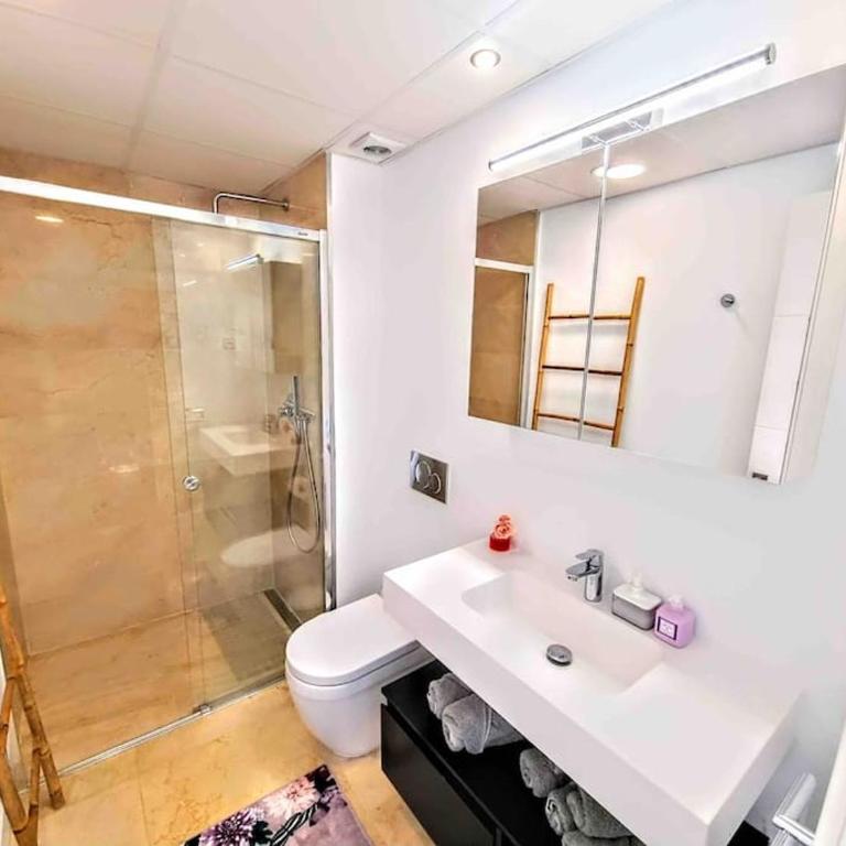 Marbella luxury house with private rooftop Jacuzzi on the Golden Mile - Casa de 3 dormitorios - 28
