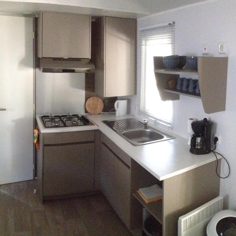 Mountain Retreat in Roquebrune-sur-Argens with Shared Pool - Mobile Home - 6