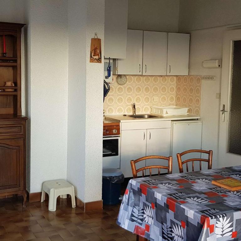 T2 avec Parking, Grande Terrasse, Chambre et Proche Plage - Quartier Môle - FR-1-702-37 - Appartamento - 2
