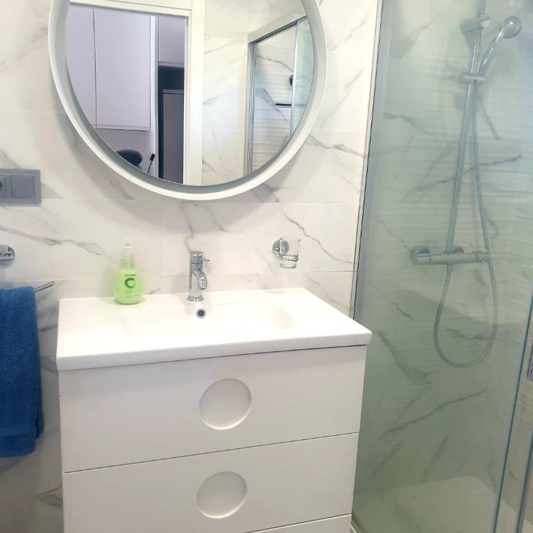 Precioso estudio con piscina a 200m del mar - One-Bedroom Apartment - 56