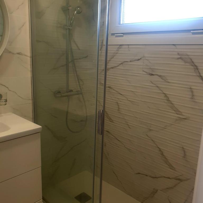 Precioso estudio con piscina a 200m del mar - One-Bedroom Apartment - 57