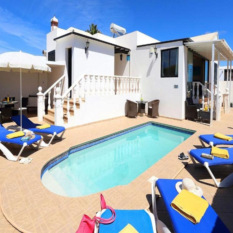 Cosy Lanzarote Villa 3 Bedrooms Heated Pool Villa Honey - Three-Bedroom Villa - 1
