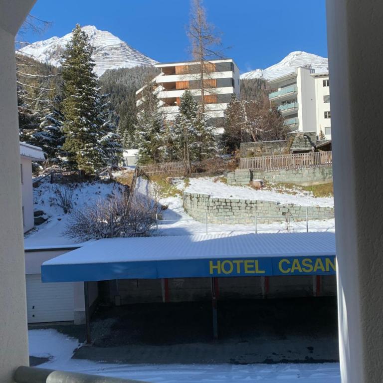 Holiday Apartment Gian - close to the Kongresshaus, the ice hockey stadium, cross-country skiing, the Eau-la-la indoor pool and wellness, large supermarket, 2 bus stops, with an indoor garage and fully equipped - Apartment mit 1 Schlafzimmer - 66