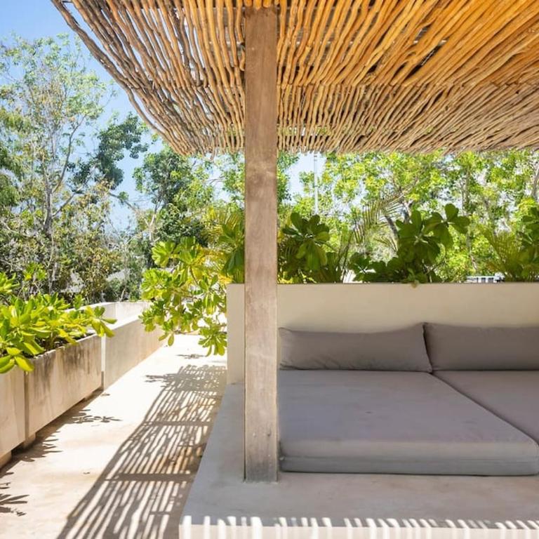 Casa Areca, Awarded Architectural Villa located in a secured gated community, with Concierge services - Villa - 20