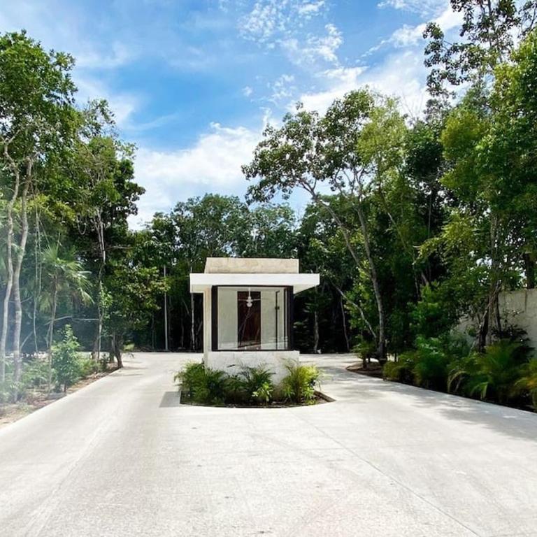 Casa Areca, Awarded Architectural Villa located in a secured gated community, with Concierge services - Villa - 53