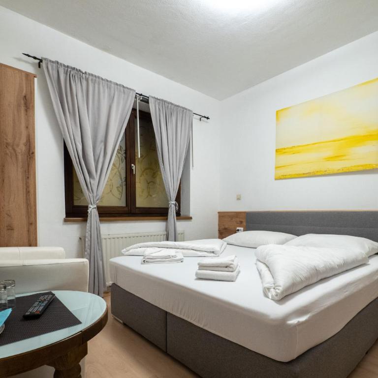 Hotel Heimgartl - Doppelzimmer mit eigenem Bad - 1