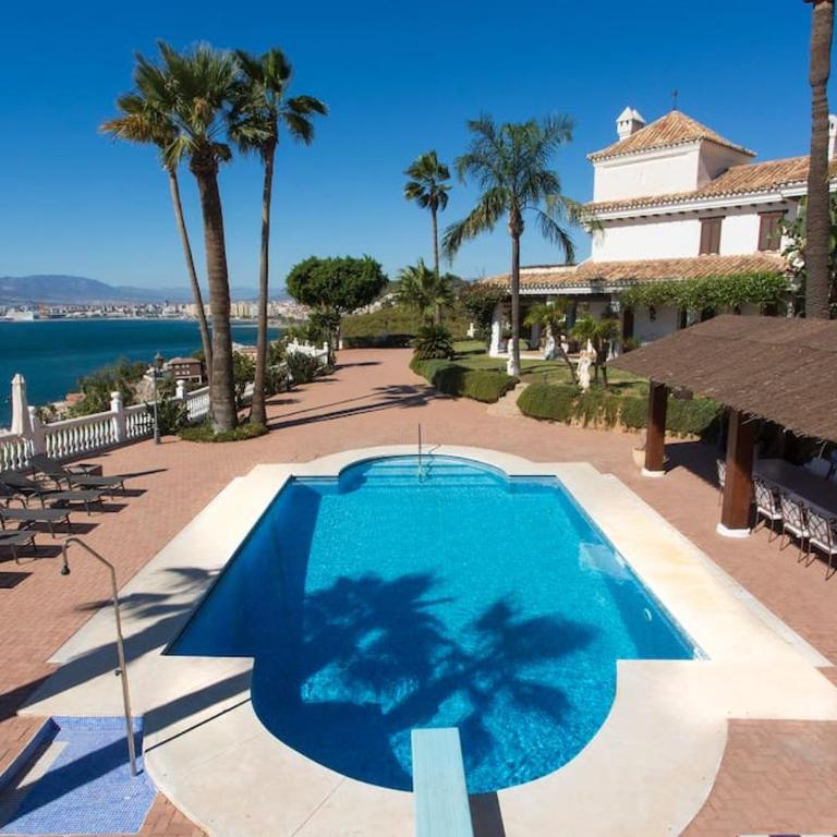 Andalusian villa on the sea and the bay of Malaga - Villa - 1