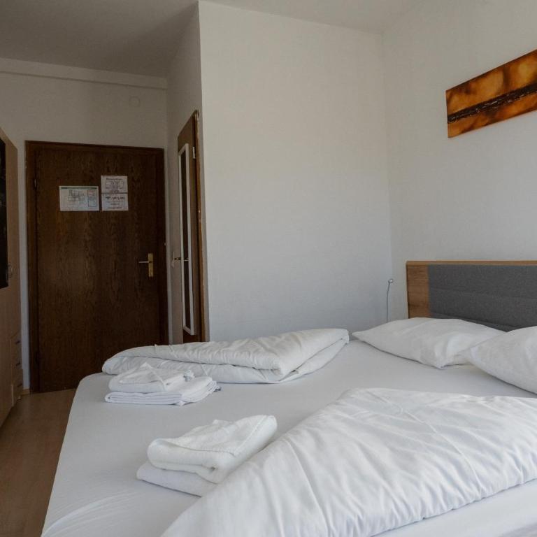 Hotel Heimgartl - Deluxe Doppelzimmer mit Dusche - 11