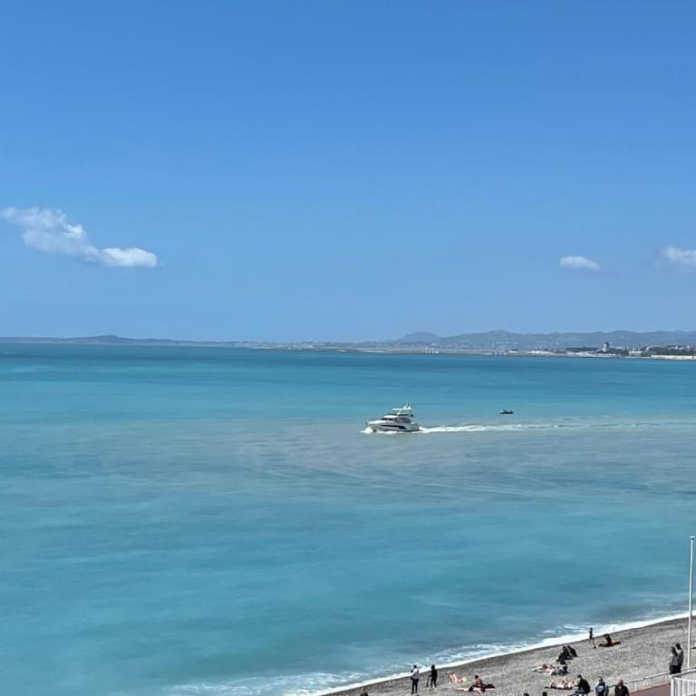 OPERA PROMENADE 4 Renovated 3 Bedrooms Balcony Sea View AC - Apartment with Sea View - 2