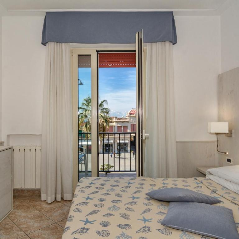Hotel Bella Riviera Lungomare - Camera Matrimoniale/Doppia con Letti Singoli con Balcone e Vista Mare - 9