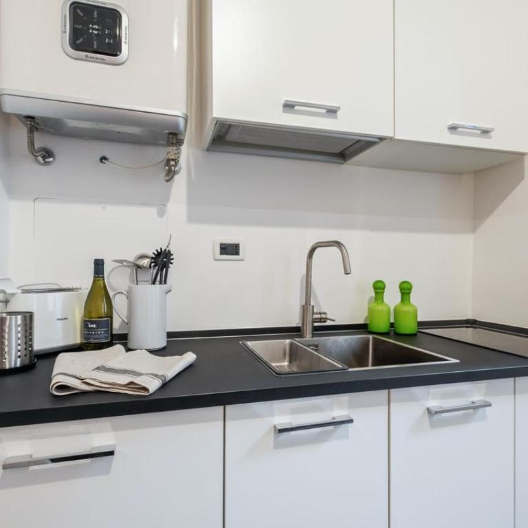 Lux and Charme between Trevi and Pantheon - Three-Bedroom Apartment - 5
