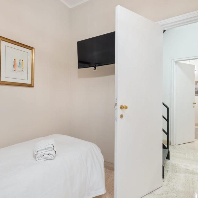 Lux and Charme between Trevi and Pantheon - Three-Bedroom Apartment - 14