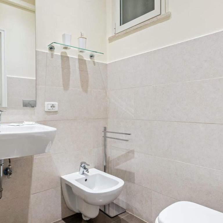 Lux and Charme between Trevi and Pantheon - Three-Bedroom Apartment - 16