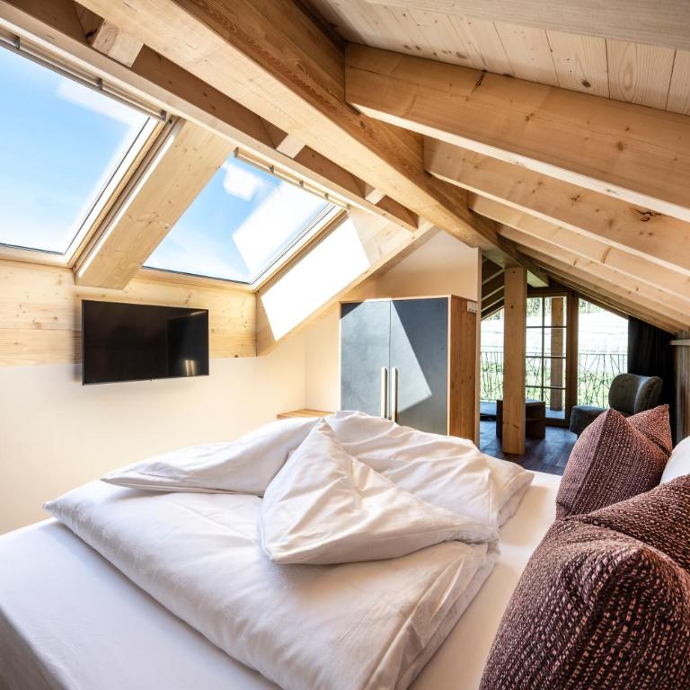 Kessler's Mountain Lodge - Two-Bedroom Loft Apartment with Mountain View - 3