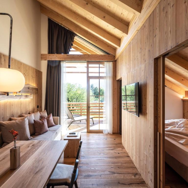 Kessler's Mountain Lodge - Two-Bedroom Loft Apartment with Mountain View - 4
