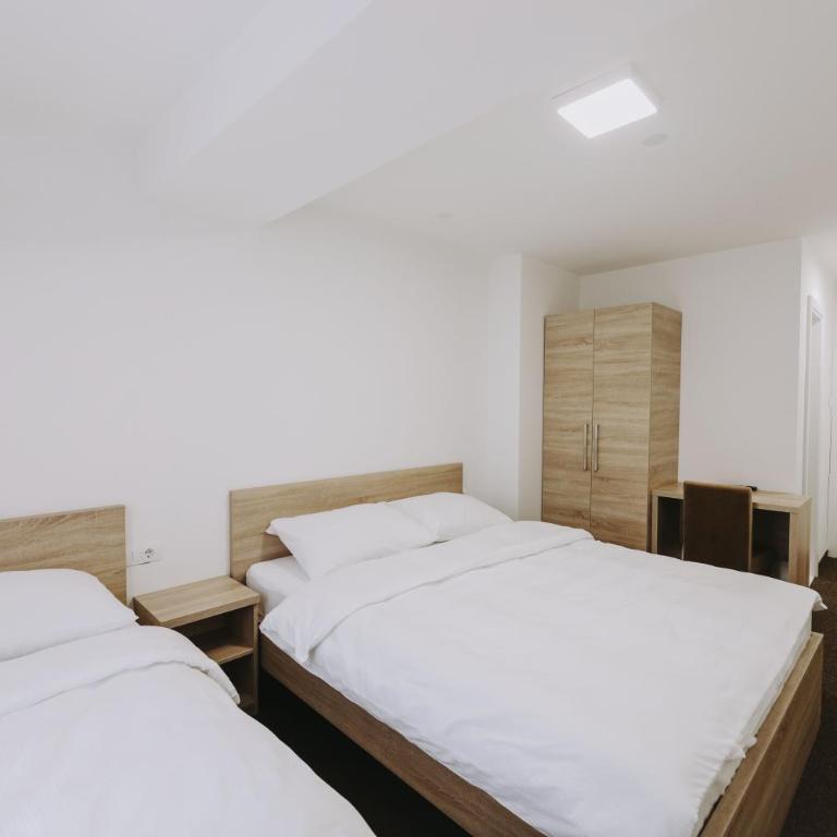 Hotel Tanja - Standardna Trokrevetna Soba - 1
