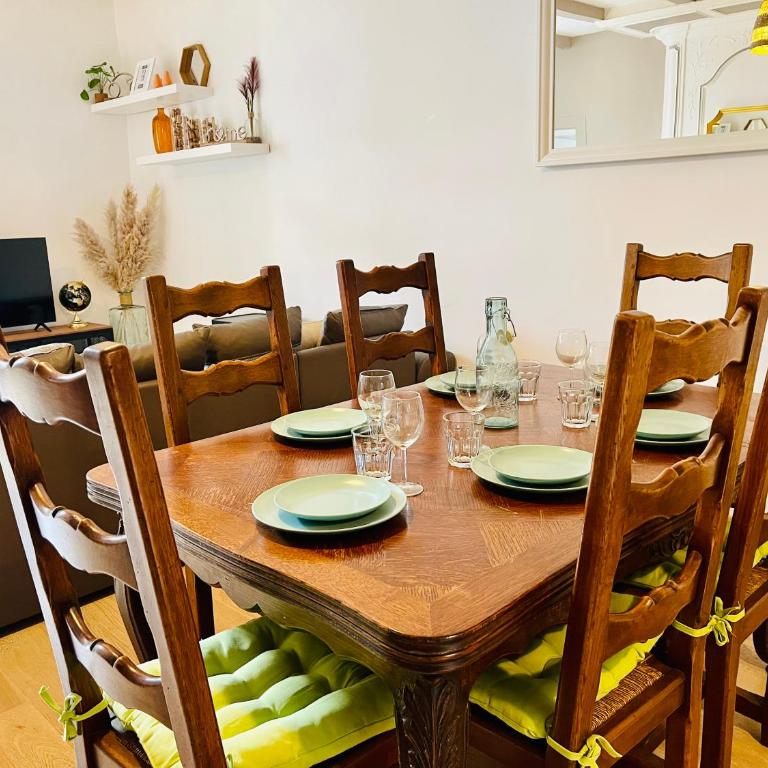 Maison Gabriel - Logement charmant au cœur de la Cité Médiévale - T3 75m2 - Appartamento con 2 Camere da Letto - 14