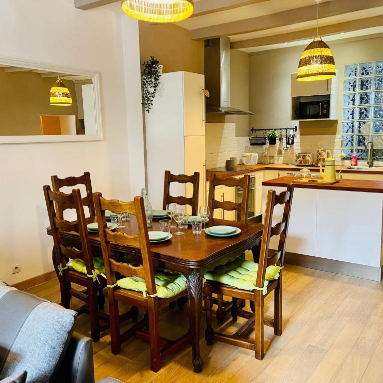 Maison Gabriel - Logement charmant au cœur de la Cité Médiévale - T3 75m2 - Appartamento con 2 Camere da Letto - 13