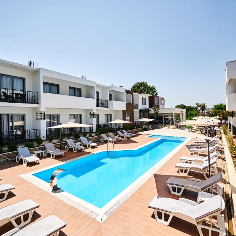 Hotel Halibas - Apartman Tipa "Suite" sa Pogledom na Bazen - 4