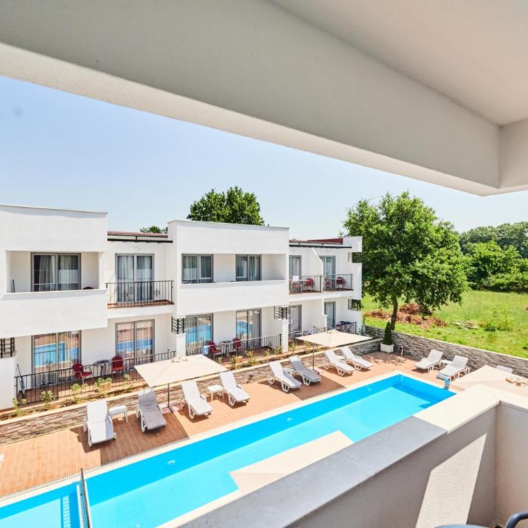 Hotel Halibas - Apartman Tipa "Suite" sa Pogledom na Bazen - 5