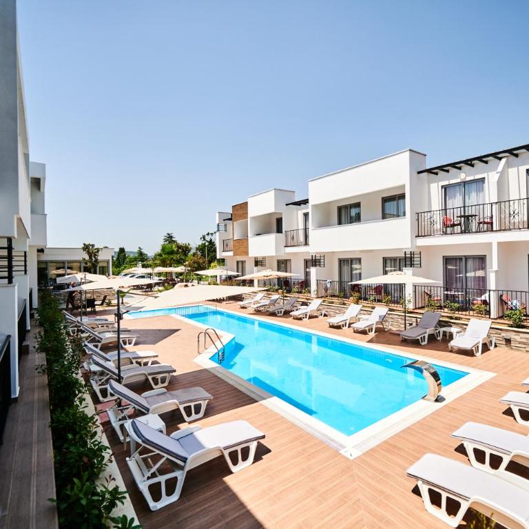 Hotel Halibas - Apartman Tipa "Suite" sa Pogledom na Bazen - 9