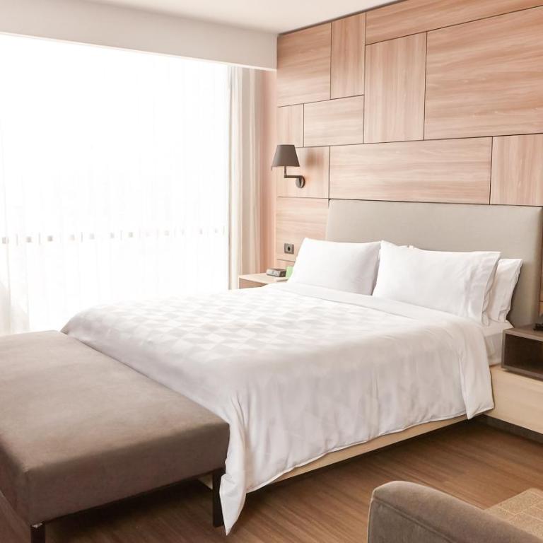 Holiday Inn - Lima Miraflores by IHG - Habitación Premium con cama extragrande y vistas a la ciudad - 7