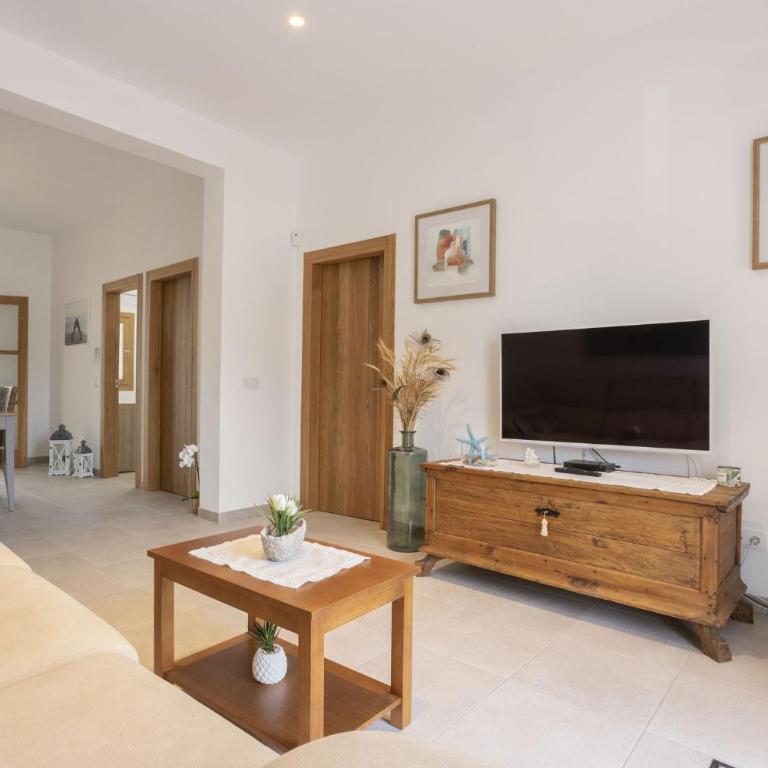 Can Toni - Three-Bedroom House - 17