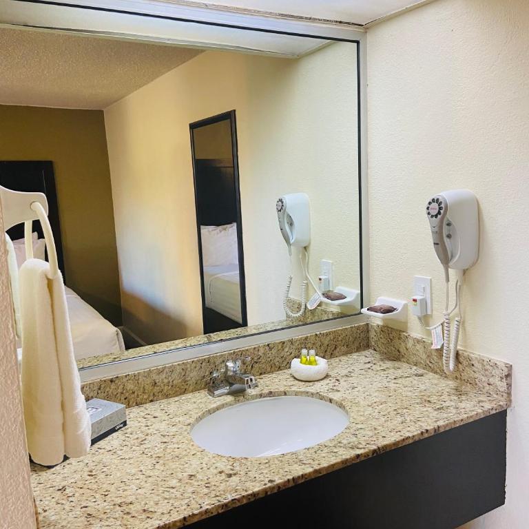 Hotel America - Twin Room - 4