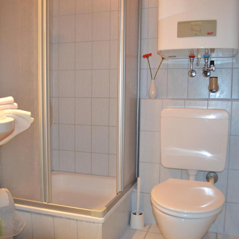 Gästehaus Lindermuth - Apartment mit 1 Schlafzimmer und Balkon - 4