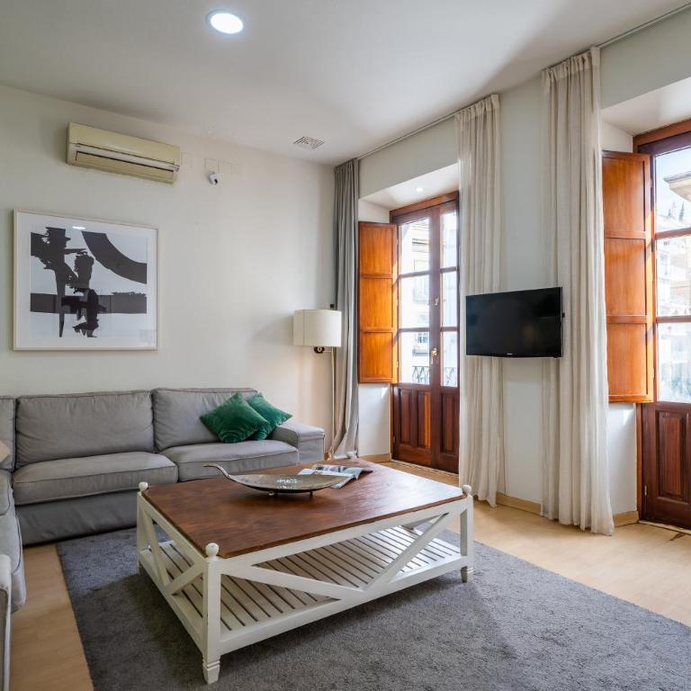 HomeySeville-Amazing Views Cathedral Tomas de Ibarra - 8 pax, Parking Optional - Apartamento de 3 dormitorios - 10