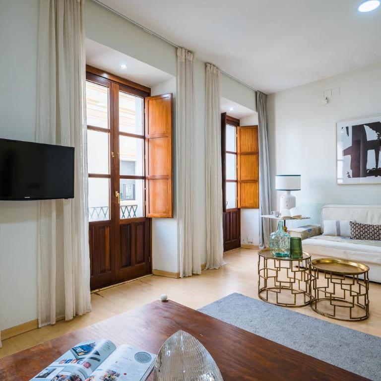 HomeySeville-Amazing Views Cathedral Tomas de Ibarra - 8 pax, Parking Optional - Apartamento de 3 dormitorios - 45