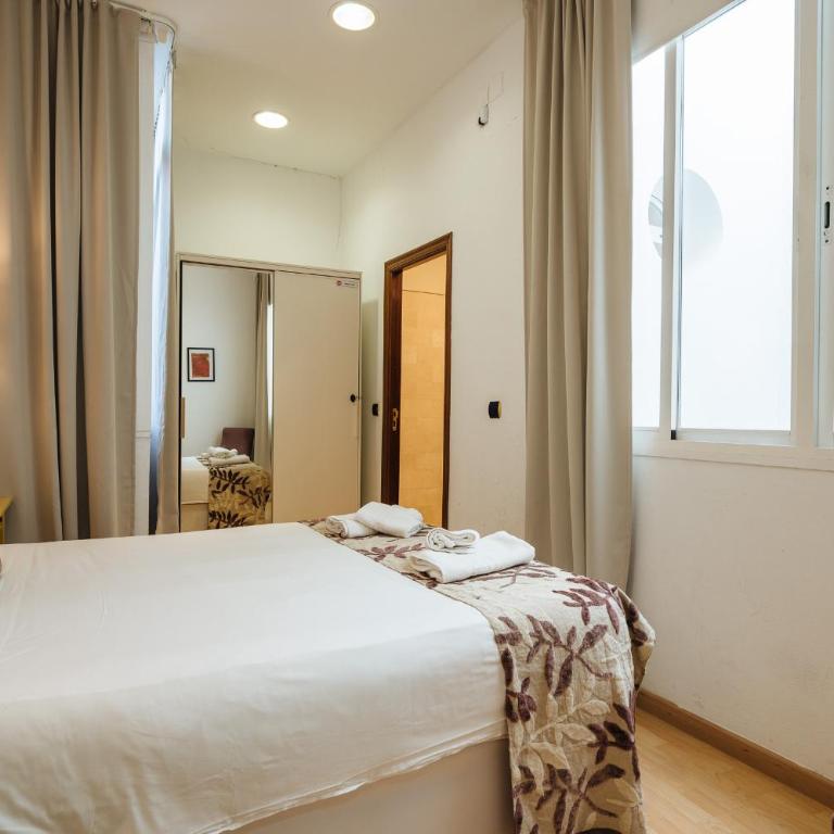 HomeySeville-Amazing Views Cathedral Tomas de Ibarra - 8 pax, Parking Optional - Apartamento de 3 dormitorios - 63