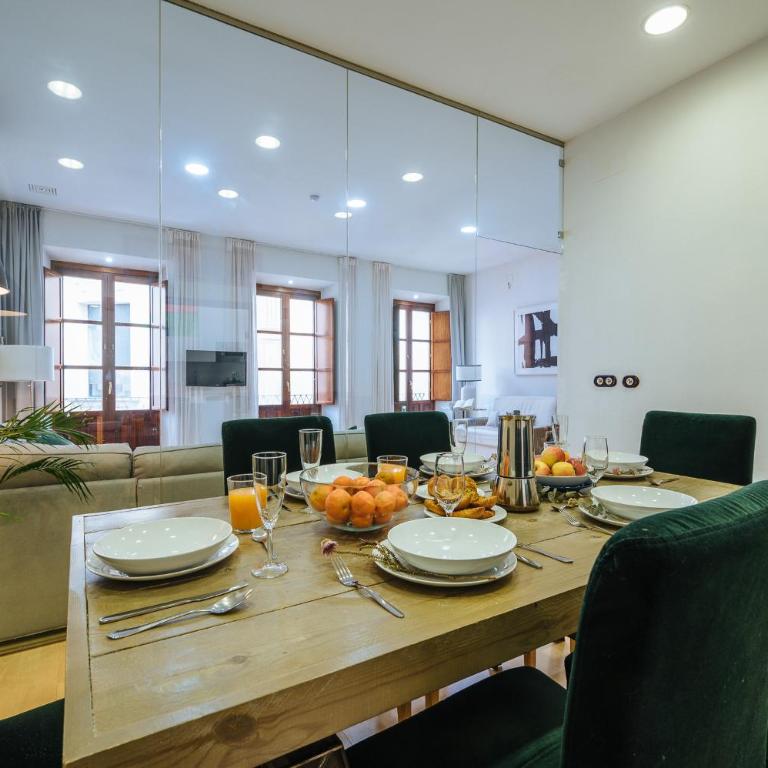 HomeySeville-Amazing Views Cathedral Tomas de Ibarra - 8 pax, Parking Optional - Apartamento de 3 dormitorios - 54