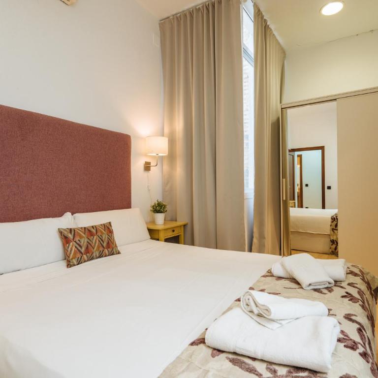 HomeySeville-Amazing Views Cathedral Tomas de Ibarra - 8 pax, Parking Optional - Apartamento de 3 dormitorios - 58