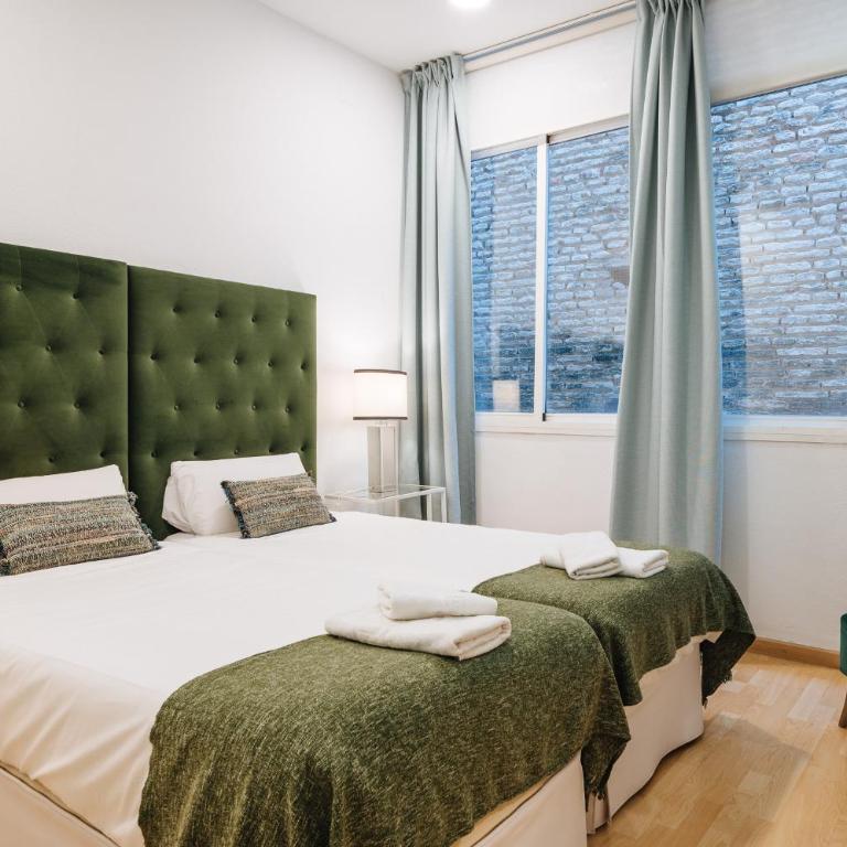 HomeySeville-Amazing Views Cathedral Tomas de Ibarra - 8 pax, Parking Optional - Apartamento de 3 dormitorios - 65